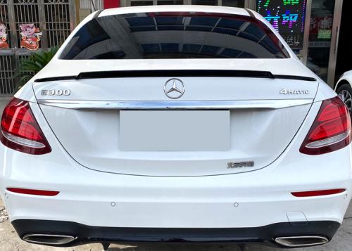 สปอยเลอร์ E-Class W213 ทรง Brabus สีดำเงา