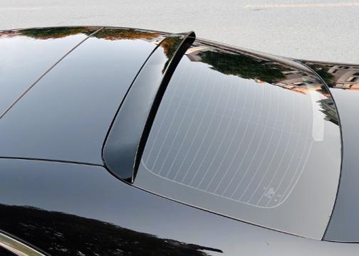 สปอยเลอร์หลังคา E-Class W214 สีดำเงา