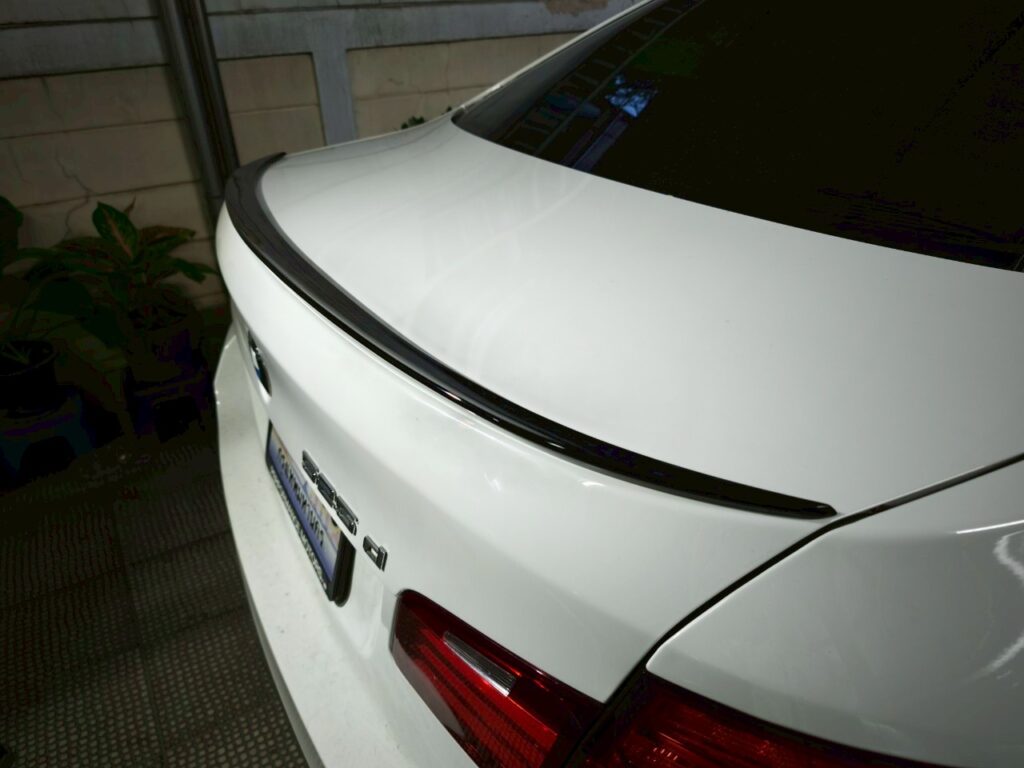 สปอยเลอร์ F10 ทรง M5 สีดำเงา